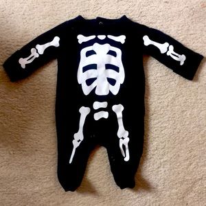 Newborn skeleton onesie